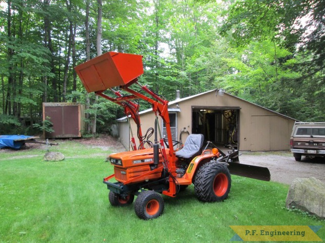 Art R. Kubota B6200E loader | Kubota B6200E loader bucket raised by Arthur R., Torrance, Ontario, CN