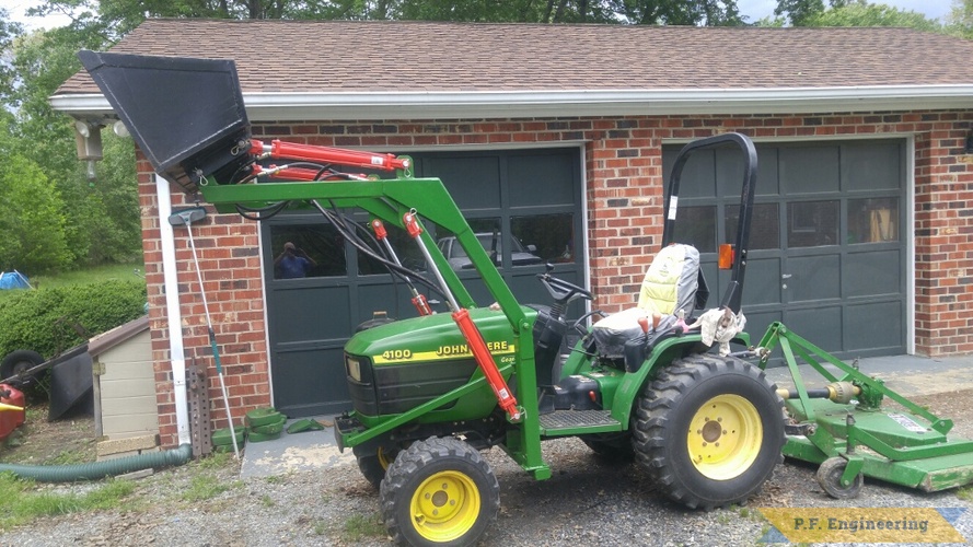 Mario's John Deere 4100 loader | John Deere 4100 loader bucket curled by Mario