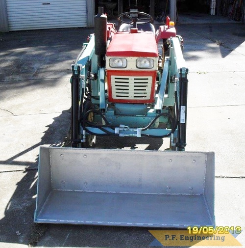 Mike W., Whiteside, Queensland Australia Yanmar 1500 loader | yanmar 1500 loader front