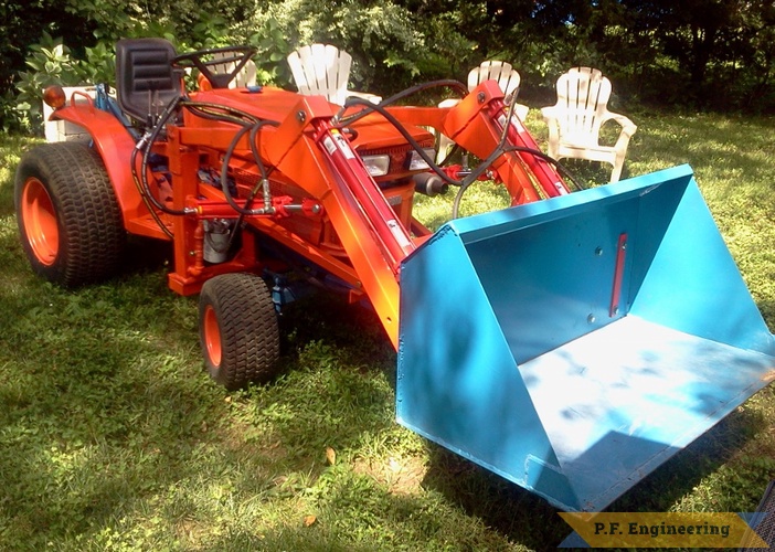 Richard H., Chapel Hill, TN Kubota B5200 loader | Kubota B5200 compact tractor loader 