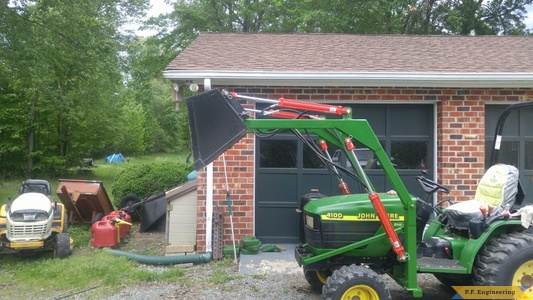 John Deere 4100 loader bucket dumping by Mario